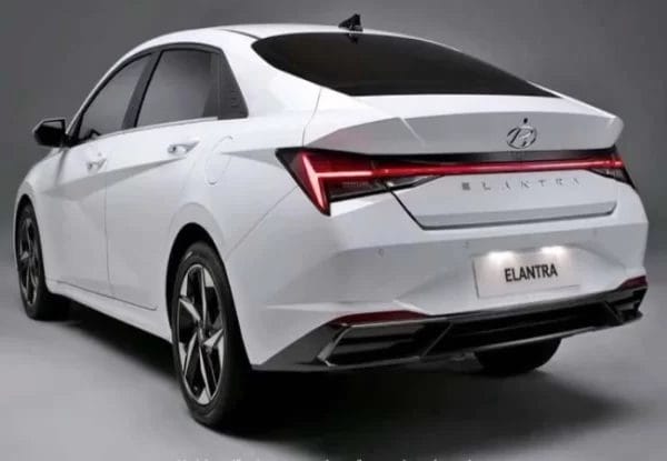 ظهر-hyundai-elantra-cn7